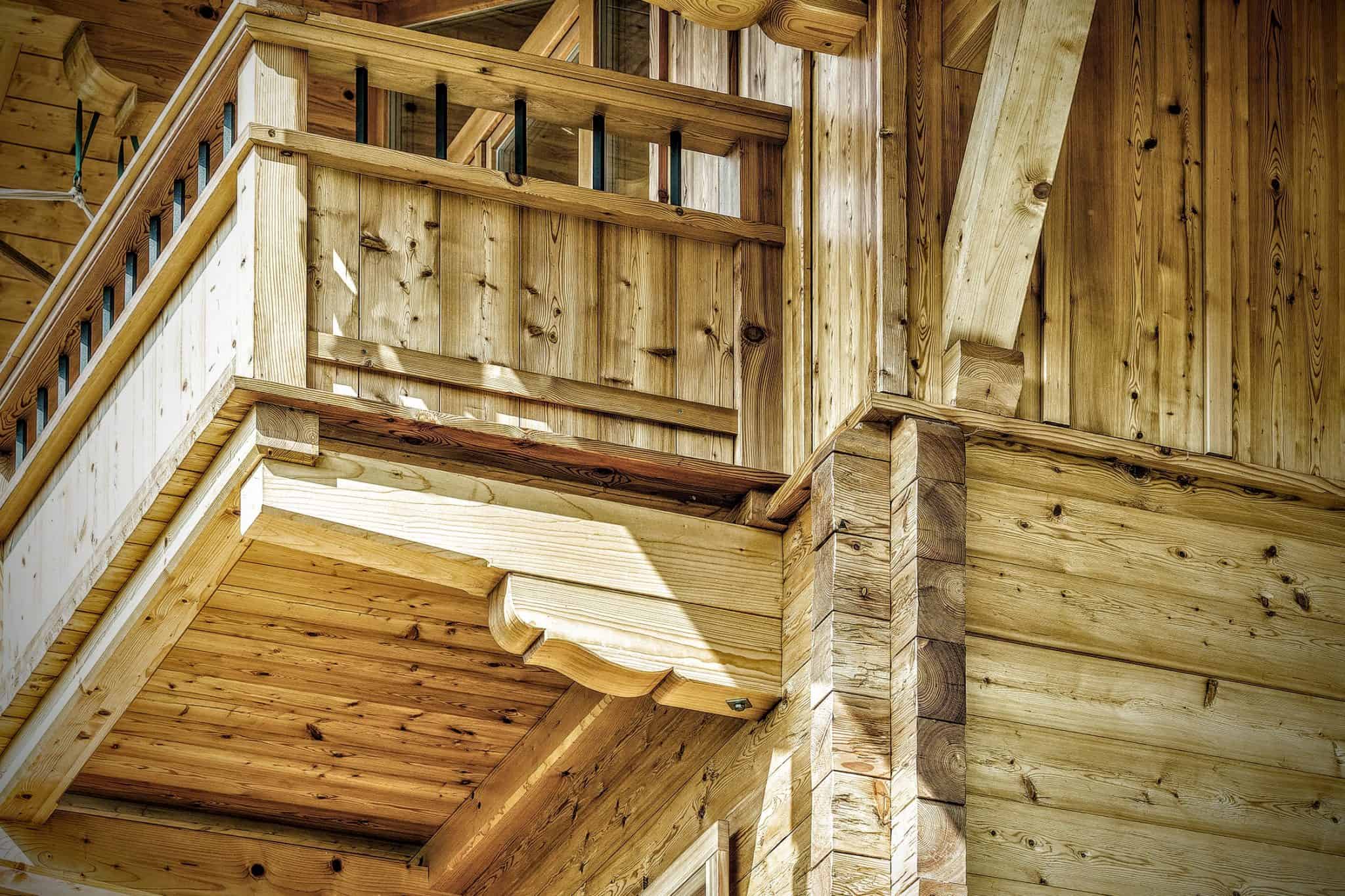 Holzbau und Zimmerei Projekt mit viel Liebe zum Detail - Holzeingang eines Familienhauses in Reit im Winkl - Holzbau Alpin Zimmerei und Innenausbau